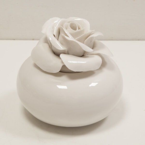 diffusore di profumo rosa bianca in ceramica con base bianca